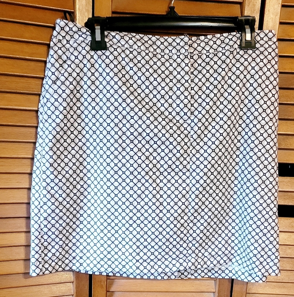 Black and White Geometric Pencil Skirt - Picture 7 of 7